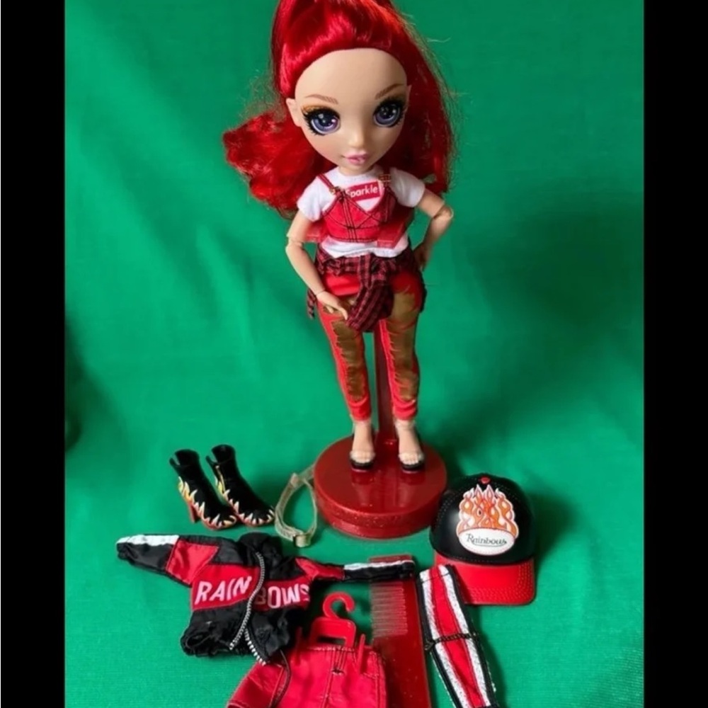 Rainbow High Ruby Anderson doll clothes shoes 2 Outfits Stand series 1 Complete